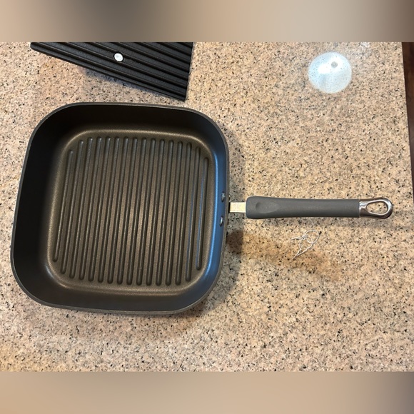 Pampered Chef Cast Iron Grill Pan and Grill Press - Picture 4 of 7